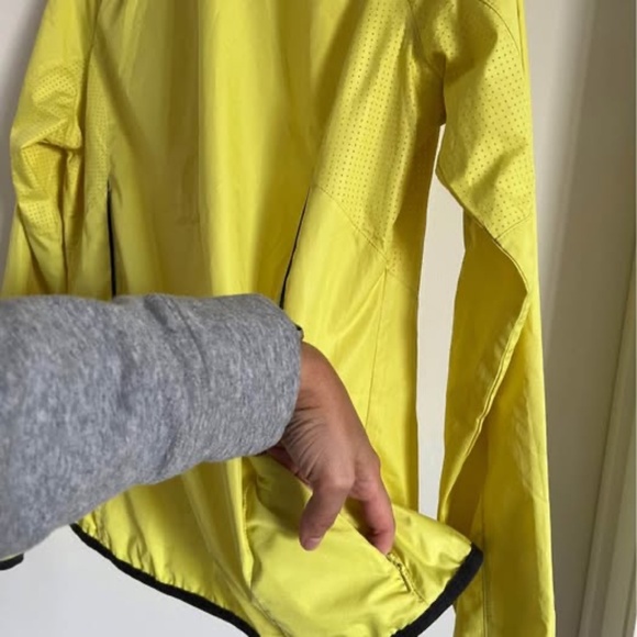 Women’s LARGE Running/Hiking Jacket - Picture 6 of 7